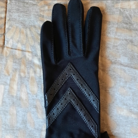 Women's stretch spandex black NWOT gloves. - Picture 2 of 9